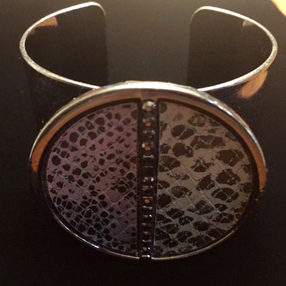 BIG BOLD BEAUTIFUL METALLIC BLACK RHINESTONE CUFF - Picture 2 of 2