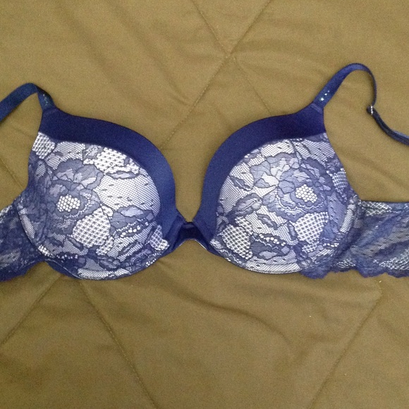 Never worn Victoria's Secret push up