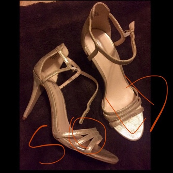 Gold heels ❌SOLD❌ size 7.5 - Picture 1 of 3