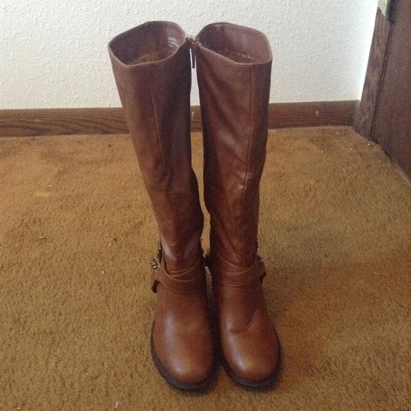 Belted Chain Harness Riding Boots - Picture 2 of 4