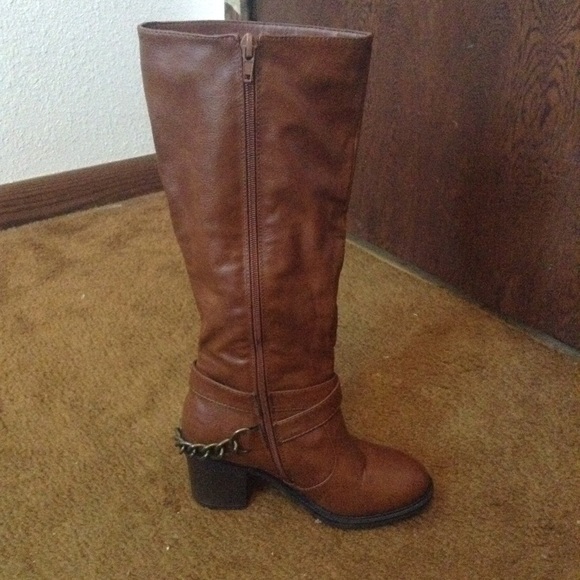 Belted Chain Harness Riding Boots - Picture 3 of 4