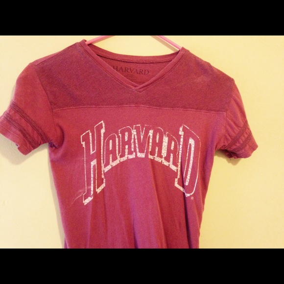 Harvard maroon Tshirt