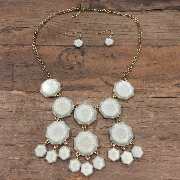 Pale green and gold necklace/earring set