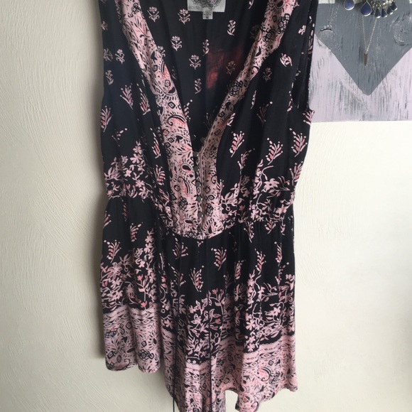 Urban outfitters floral romper - Picture 1 of 3