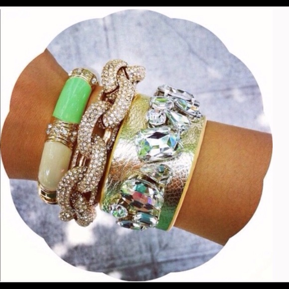 🎁BUNDLED🎁Gold Faux Leather Crystal Bracelet - Picture 2 of 4