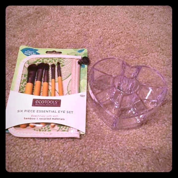 BUNDLE 6pc eye brush set & heart makeup organizer