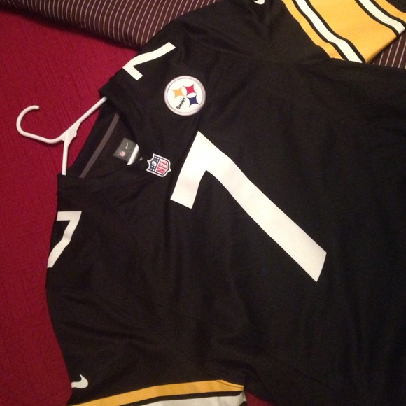 Roethlisberger Steelers NFL official onfield Nike