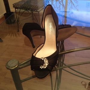 High heel black satin pumps