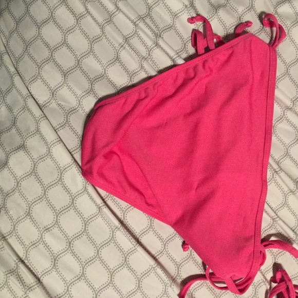 Bikini - Picture 3 of 4