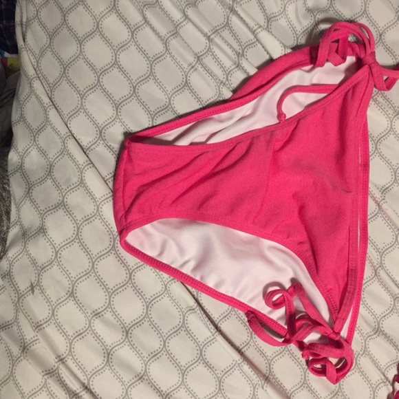 Bikini - Picture 4 of 4