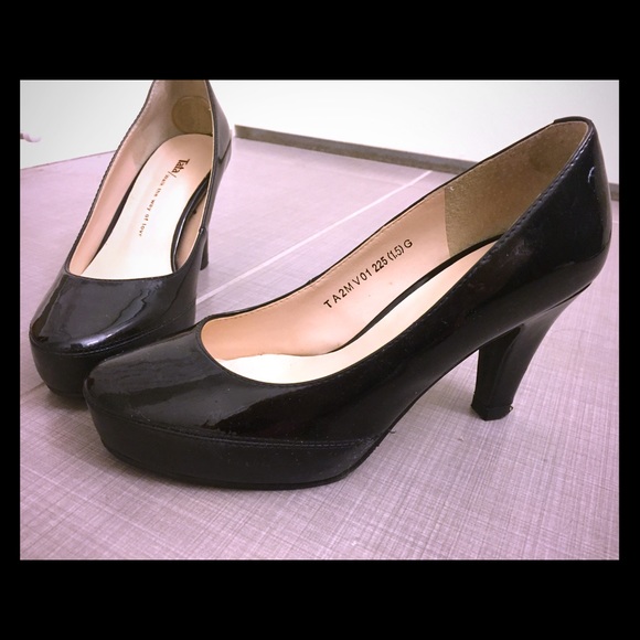 U.S 5.5 Beautiful Black Dressing Heels (80% New)