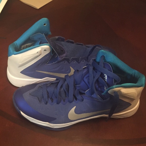 Basketball shoes