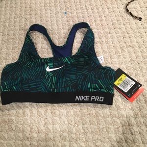 Nike pro sports bra