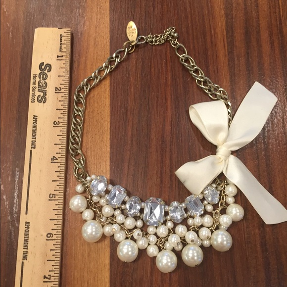 Pearl collar necklace