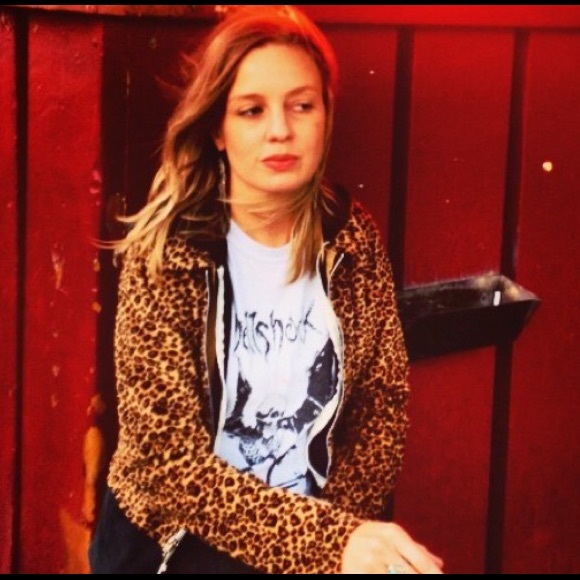 Hi I'm Kate, click for closet info! - Picture 3 of 3