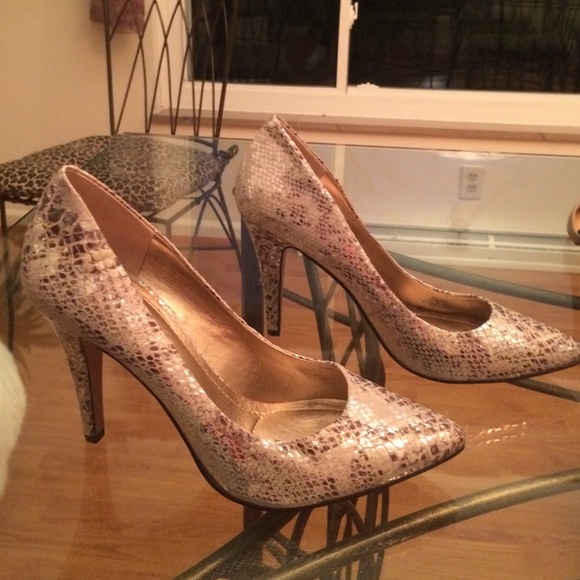 BCBGeneration gold pumps