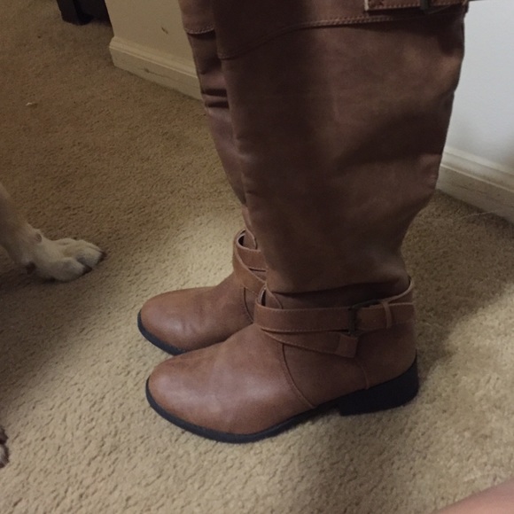 Boots - Picture 2 of 3