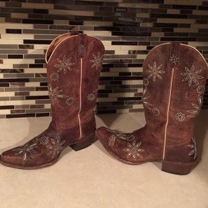 Womens size 9 Shyanne 'Daisy Mae' cowboy boots