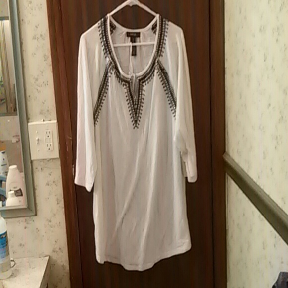 3/4 sleeve white shirt with stitched details