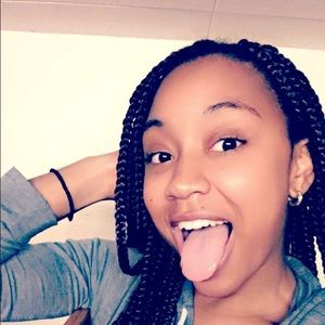 Meet your Posher, Mia