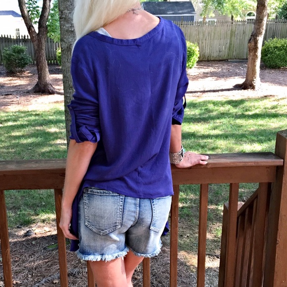 So cute! navy lightweight sharkbite hem blouse! - Picture 3 of 3