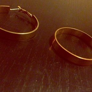 Medium gold hoops
