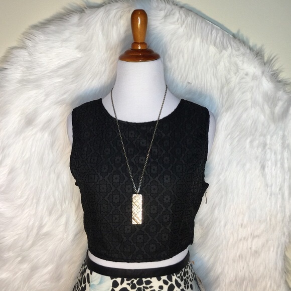 Very J Black Floral Crop Top Size Medium