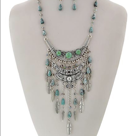 Diamond Glass Crystal graduating necklace set - Picture 2 of 2