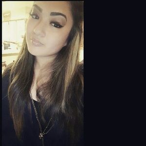 Meet your Posher, Evelia