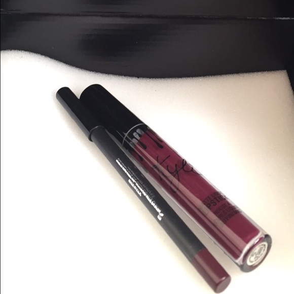 Kylie Jenner Kourt K lip kit - Picture 4 of 4