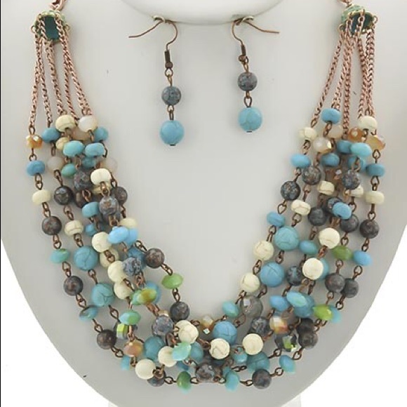 Gorgeous multi layered glass & stone bead necklace - Picture 2 of 2