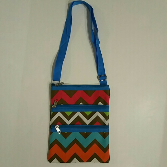 SUPER CUTE CHEVRON 3COMPARTMENT CROSSBODY BAG NWOT