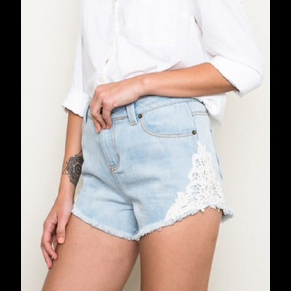 💕 SALE 💕 Fiona Lace Shorts (S, M) - Picture 2 of 4
