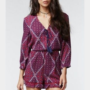 [SOLD] KENDALL & KYLIE long sleeve pattern romper
