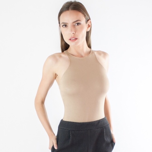 Ribbed high scoop tank