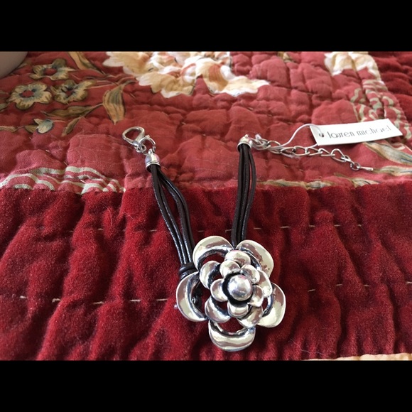 Lauren Michael Metal Flower Bracelet NWT - Picture 3 of 4