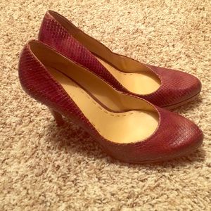 Nine West snakeskin look leather pump