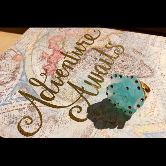 Super Cute Blue Rose Ring with Pink Gems