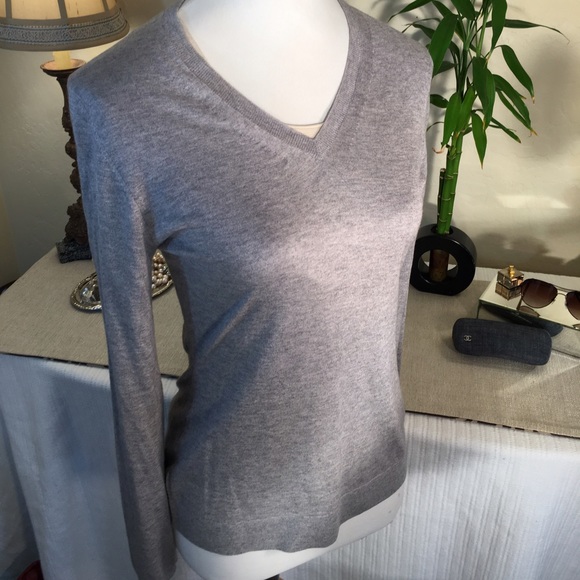 Saks Fifth Avenue ⚜Lovely Gray Cashmere Sweater - Picture 2 of 4