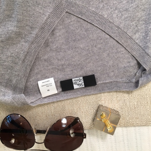Saks Fifth Avenue ⚜Lovely Gray Cashmere Sweater - Picture 4 of 4