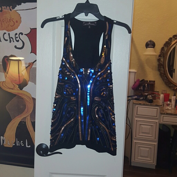 Shirt with sequins on it gold and blue