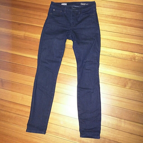 GAP sz 26 short True Skinny Mid Rise Dark Wash
