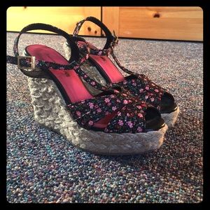 Floral wedges