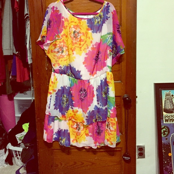 New York & Company Dresses & Skirts - Vibrant flowy dress