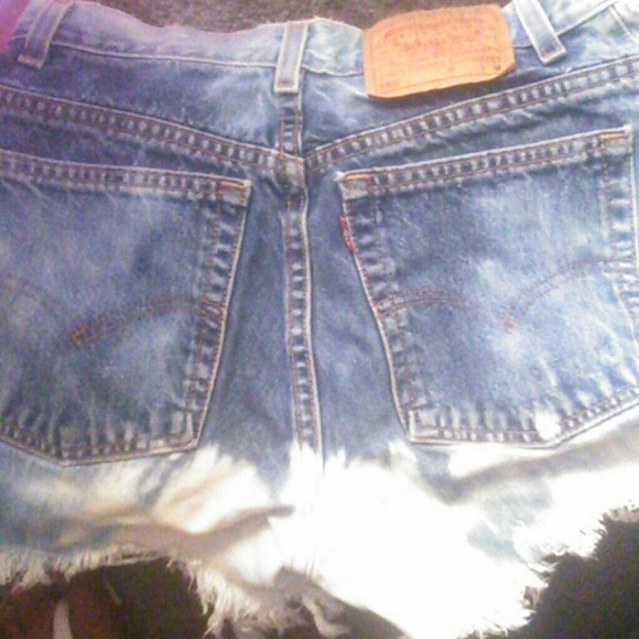 Levi Jean Shorts - Picture 2 of 3