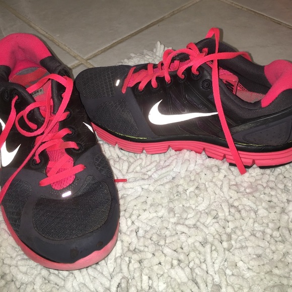 Nike tennis shoes