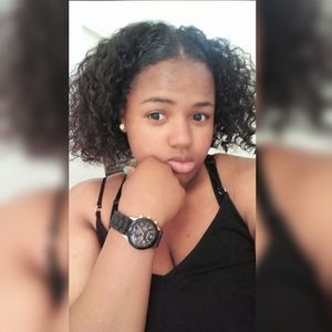 Meet your Posher, Dechelle