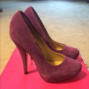 Never worn Adorable purple suede heels
