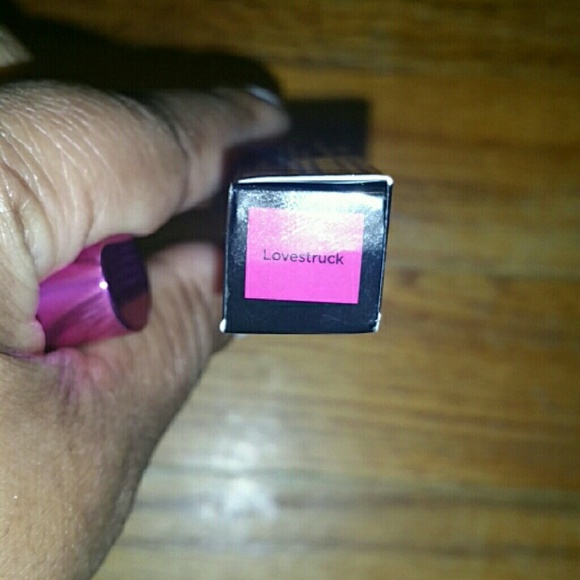 Lip gloss - Picture 2 of 3