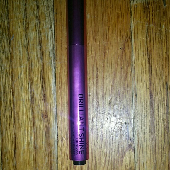 Lip gloss - Picture 3 of 3